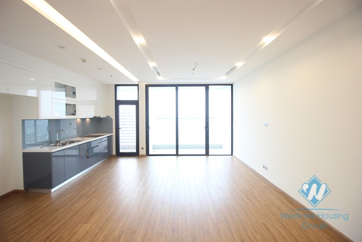 Waiting to be furnished four bedrooms apartment in Vinhome Metropolis, Ba Dinh district, Ha Noi